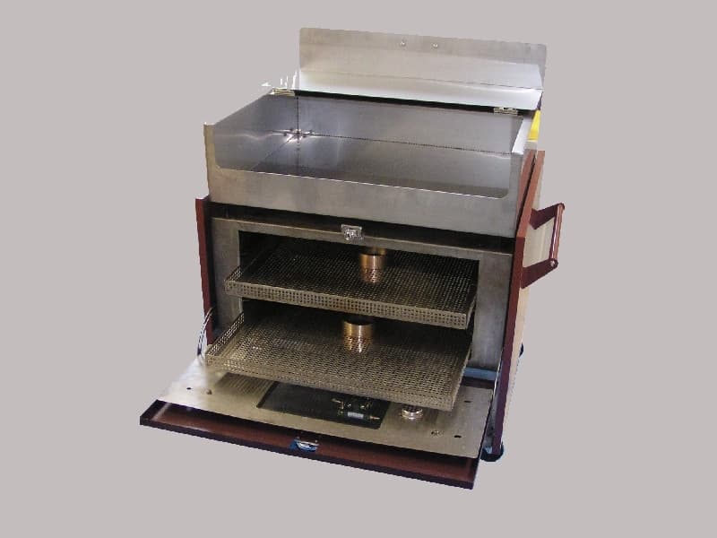 オーブンを開いた状態の焼き芋機